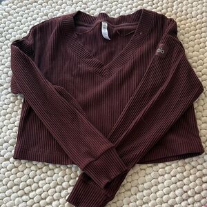 ALO Yoga Women's Maroon Ribbed V-Neck Sweatshirt